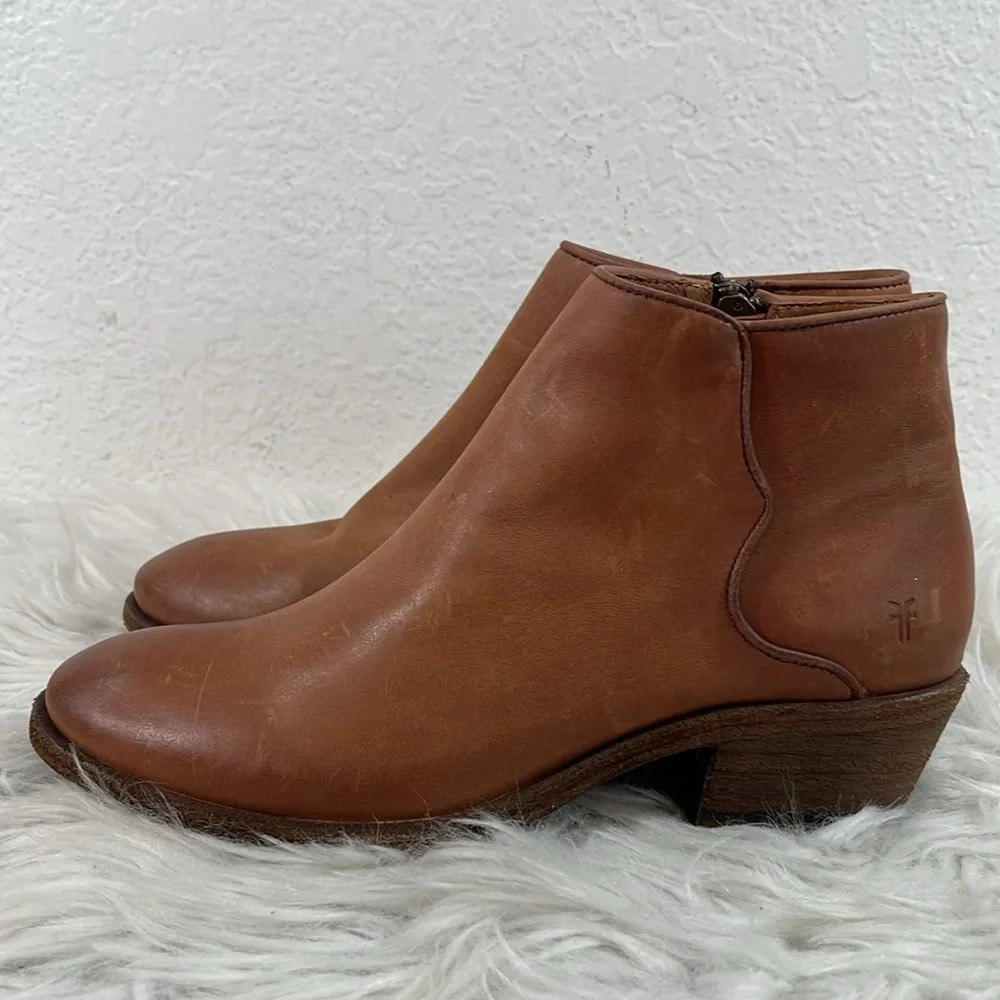 Frye Carson Piping Cognac DISTRESSED LEATHER Ankle Bootie Heel Side Zip Size 7.5 - Picture 7 of 15